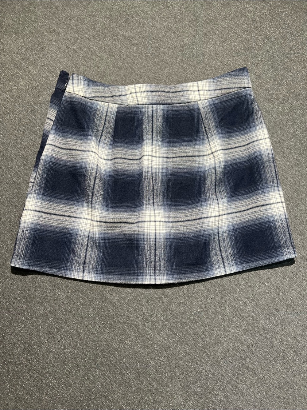 Abercrombie & Fitch Navy and White Plaid Mini Skirt - Picture 3 of 5